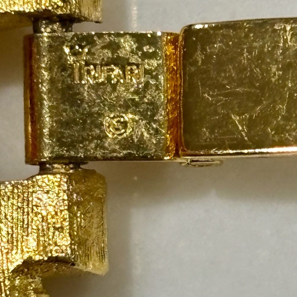 Vintage Crown Trifari Gold Tone Brutalist Mid-Century Modern Statement Bracelet - Picture 3 of 4